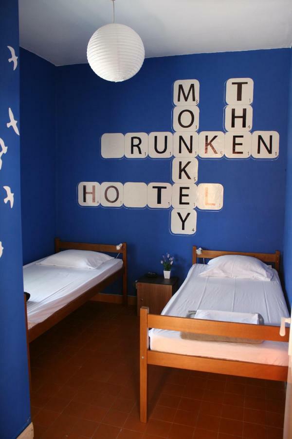 The Mellow Monkey Hostel Zara Esterno foto