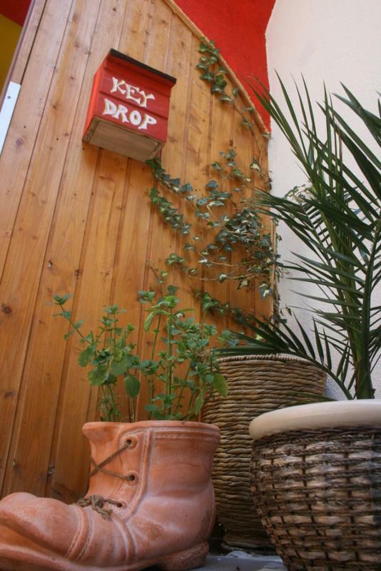 The Mellow Monkey Hostel Zara Esterno foto